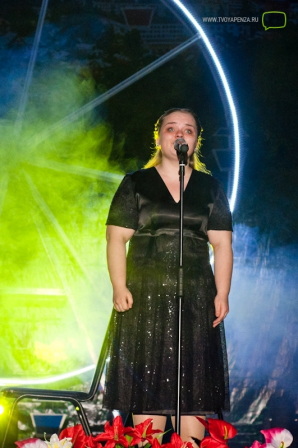 25 марта 2013 года в рамках межфакультетского смотра-конкурса художественной самодеятельности «Студенческая весна – 2013» прошло выступление факультета экономики и управления под названием «Любовь и Расстояние».