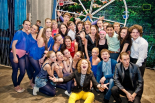 25 марта 2013 года в рамках межфакультетского смотра-конкурса художественной самодеятельности «Студенческая весна – 2013» прошло выступление факультета экономики и управления под названием «Любовь и Расстояние».