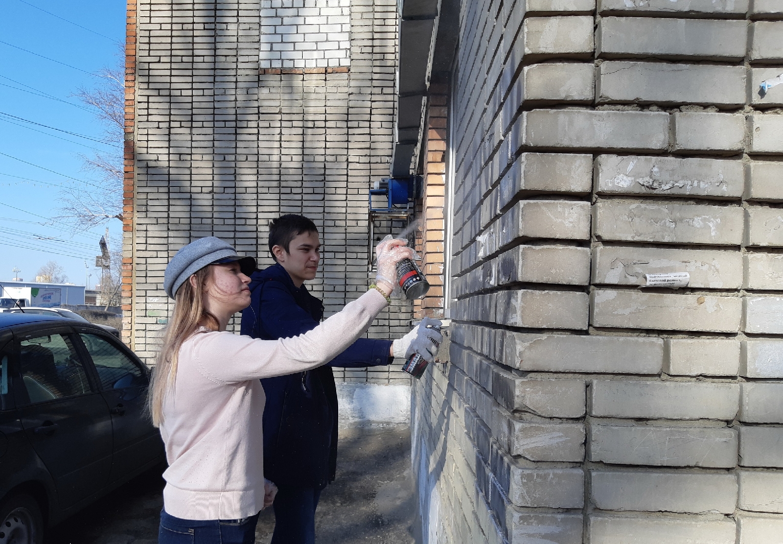 Добровольцы Волонтерского корпуса ПГУ выехали в рейд по закрашиванию незаконных надписей на улицах г. Пензы