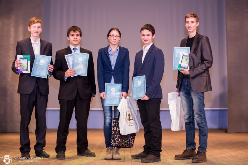 В течении трех недель студенты и школьники всего города, и области принимали участие в олимпиадах, решали сложные, но в то же время интересные задания, которые подготовили им организаторы, боролись за звание лучших в трех направлениях: IT-Race.Streetrace, IT-Race.Rally и IT-Race.