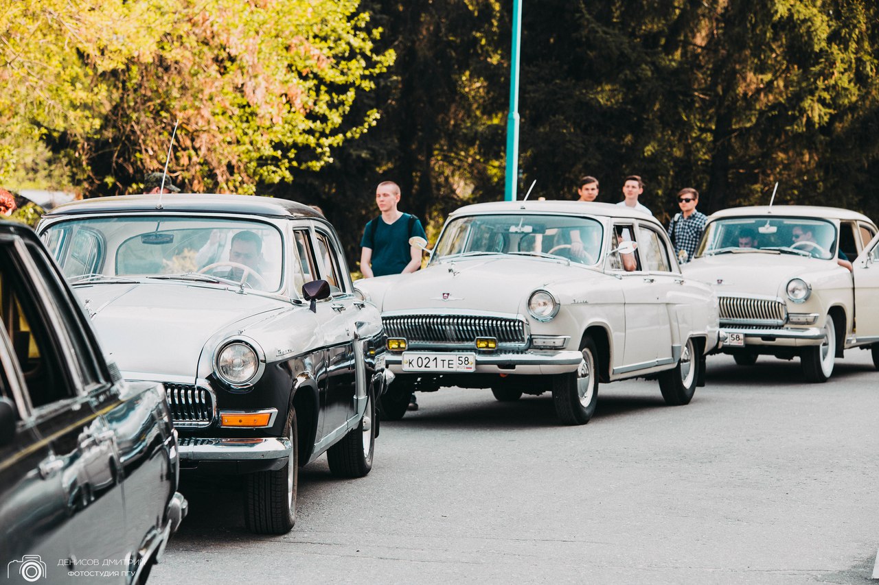 Выставка ретро автомобилей в ПГУ