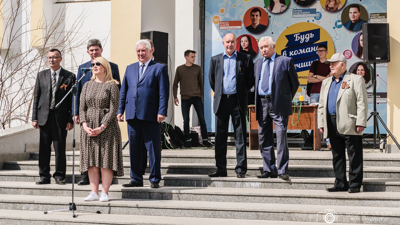 Выставка ретро автомобилей в ПГУ