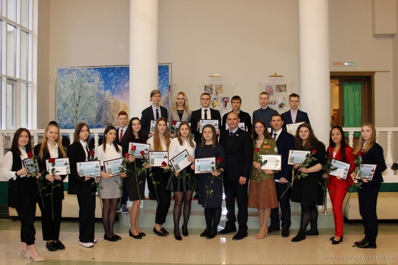 Лучшим студентам и учащимся вручили стипендии главы администрации города Пензы