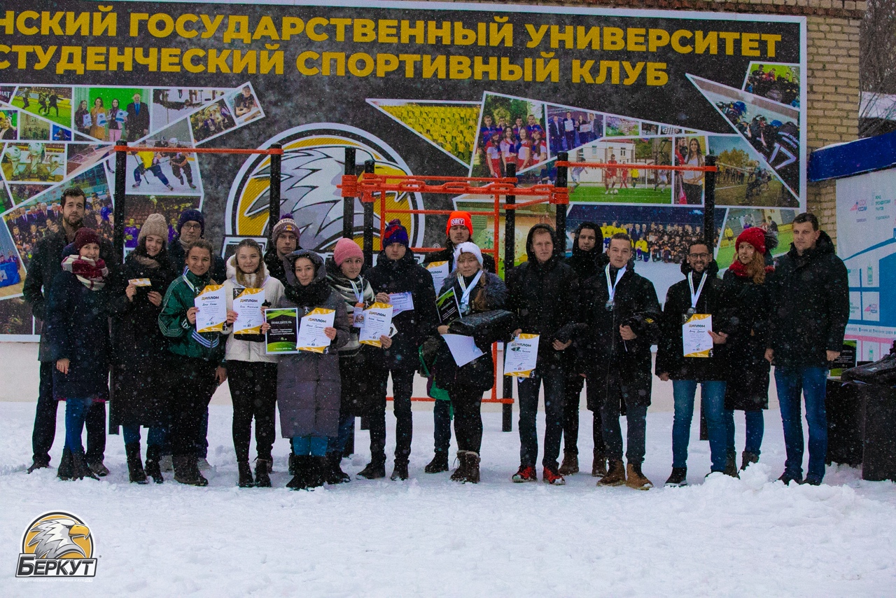 С 29 октября по 18 ноября в Пензенском госуниверситете состоялась первая онлайн-спартакиада #ВзлетайсБеркутом. Студенты соревновались в приседаниях, отжиманиях, планке, шашках-онлайн и киберспорте (дисциплина FIFA 2020).
Киберспорт (FIFA 2020)